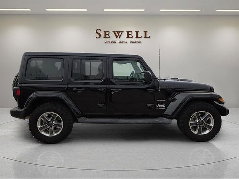 Used 2019 Jeep Wrangler Unlimited Sahara image 5