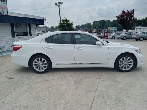 Used 2011 Lexus LS 460 AWD w/ Comfort Pkg image 4