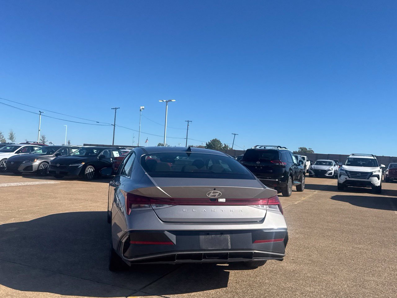 Used 2025 Hyundai Elantra SEL FWD image 23