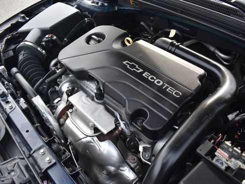 Certified 2018 Chevrolet Malibu LT FWD image 35