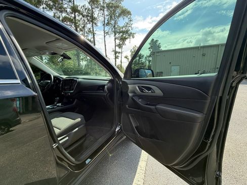Used 2020 Chevrolet Traverse LT FWD image 21