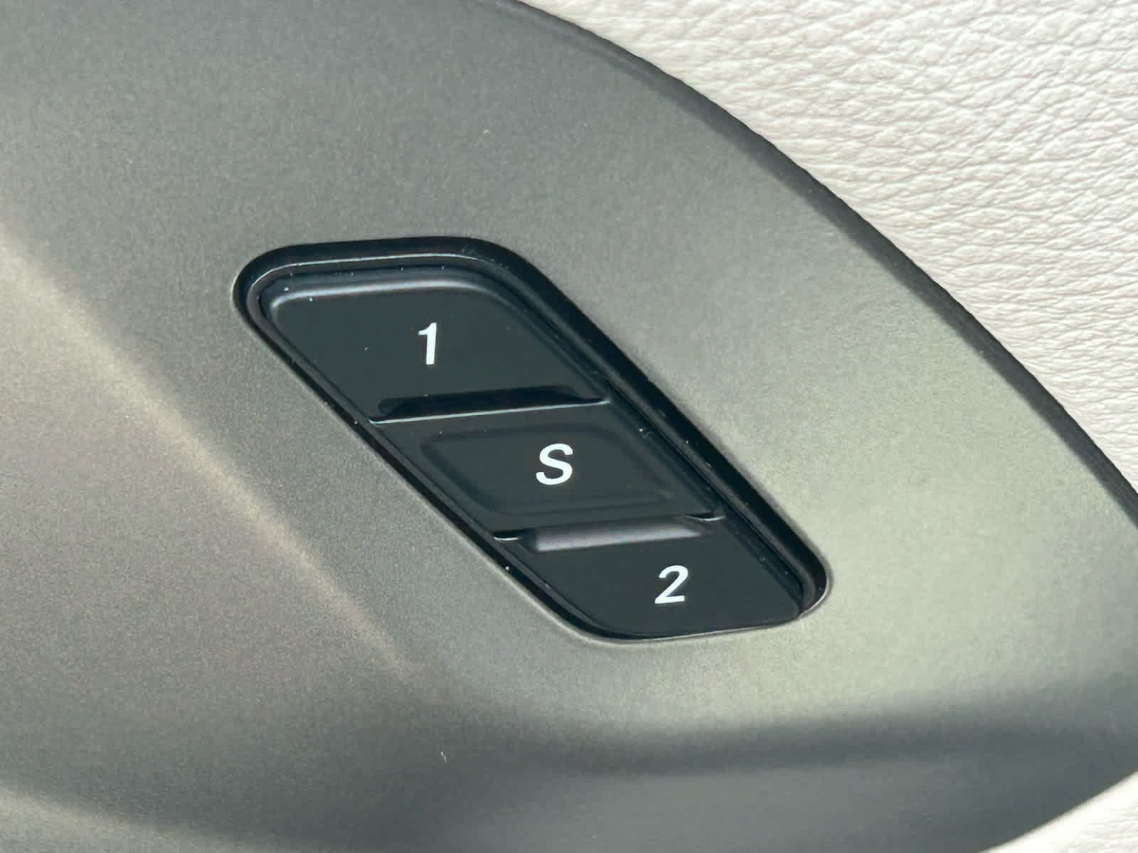 Used 2024 Chrysler Pacifica Touring-L FWD image 25