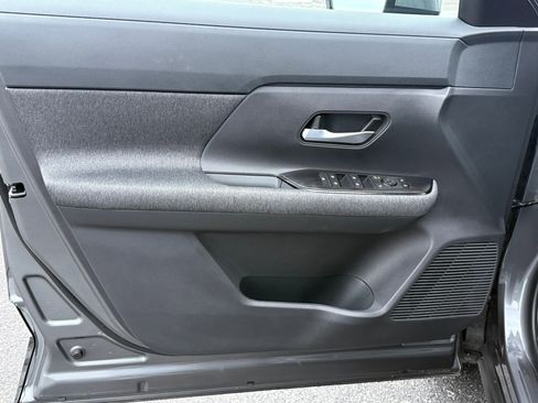 Certified 2025 Nissan Kicks SV image 11