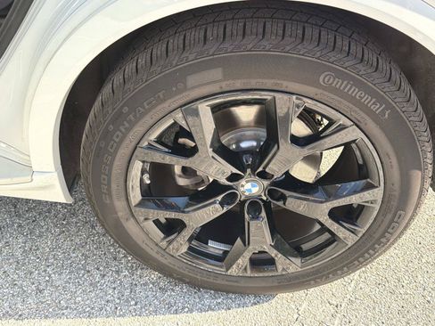Used 2023 BMW X7 xDrive40i w/ Premium Package AWD/4WD image 10