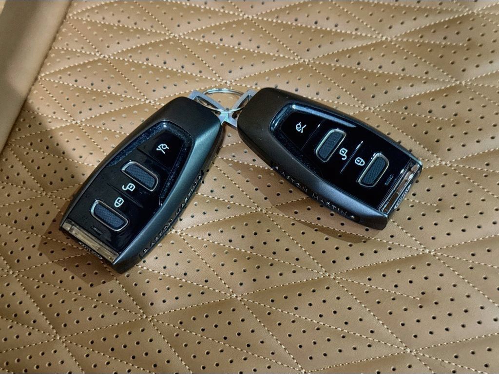 Used 2024 Aston Martin DB12 Coupe RWD image 39