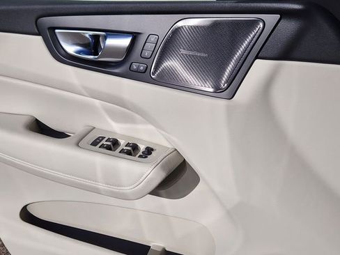 New 2026 Volvo XC60 B5 Ultra w/ Climate Package PRO image 9