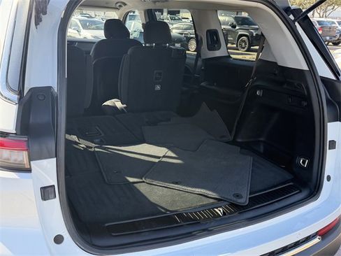 Used 2023 Jeep Grand Cherokee L Laredo image 22