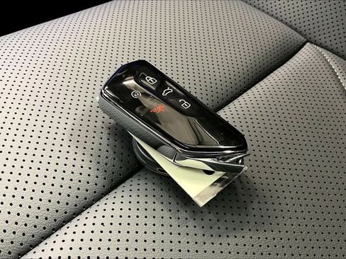 New 2026 Volkswagen Tiguan SE R-Line image 33