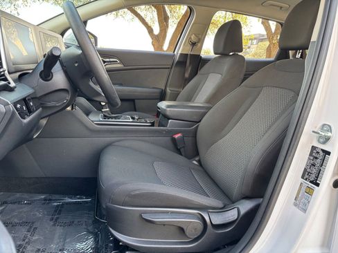 Used 2025 Kia Sportage LX image 22