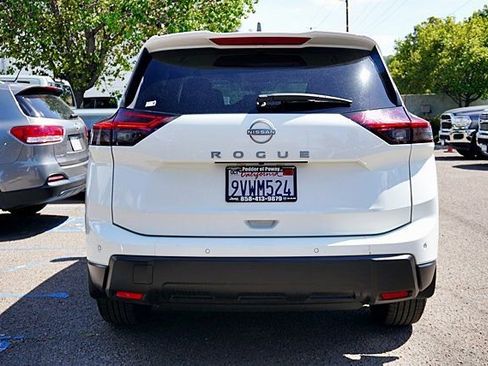 Used 2025 Nissan Rogue S image 9