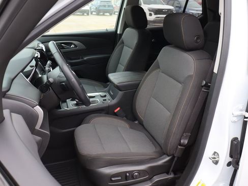 Used 2020 Chevrolet Traverse LT image 12