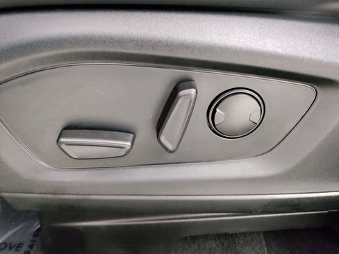 Used 2022 Ford Explorer XLT w/ Equipment Group 202A image 13