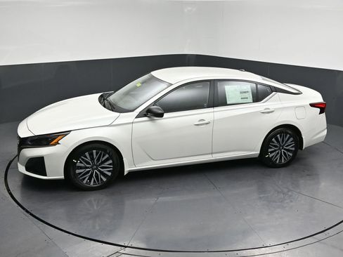 New 2026 Nissan Altima 2.5 SV FWD image 24