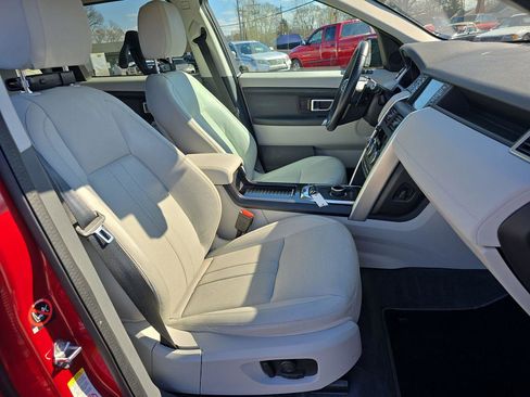 Used 2019 Land Rover Discovery Sport SE image 8