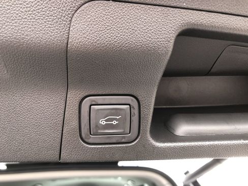 Used 2023 GMC Acadia SLE w/ Driver Convenience Package image 10