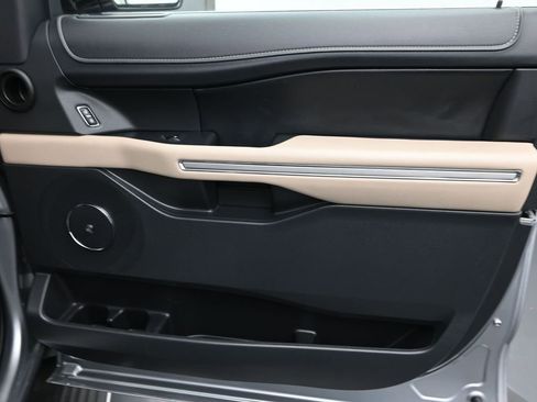 Used 2024 Ford Expedition Max Limited image 19