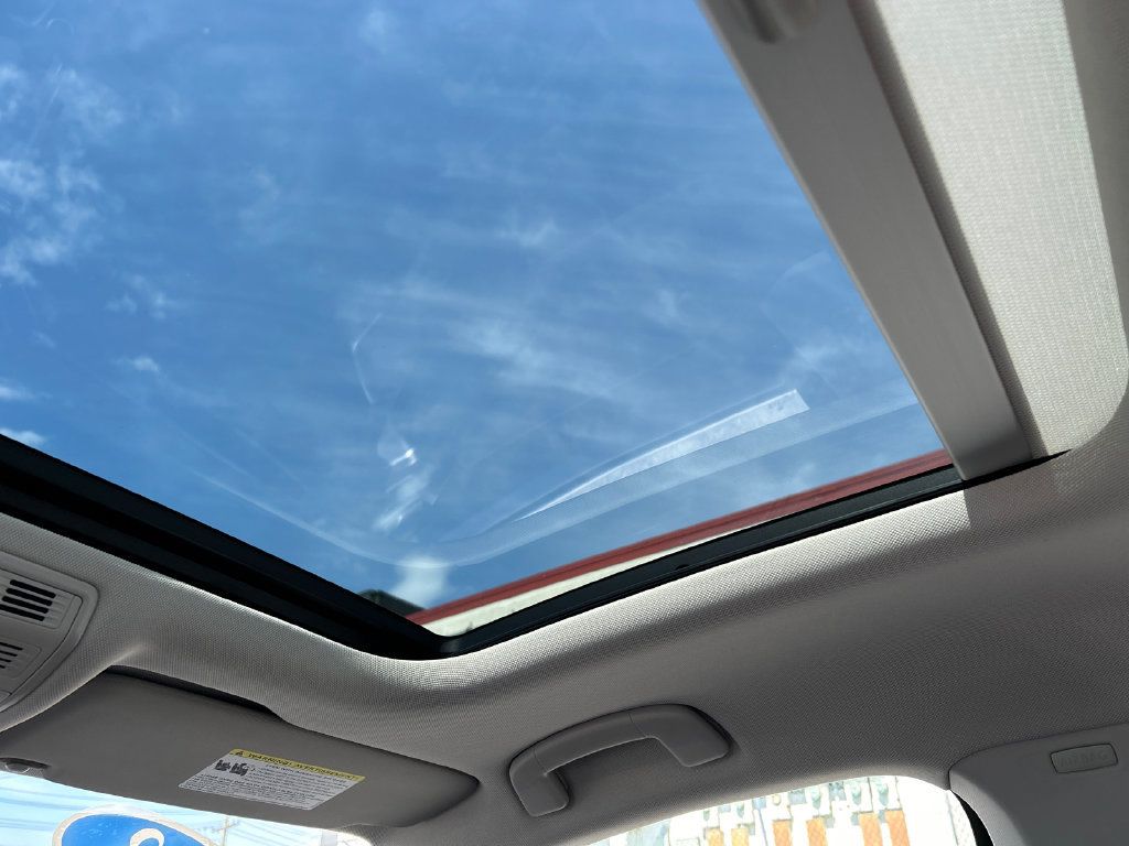 Used 2023 Volkswagen Jetta SE w/ Panoramic Sunroof Package FWD image 28