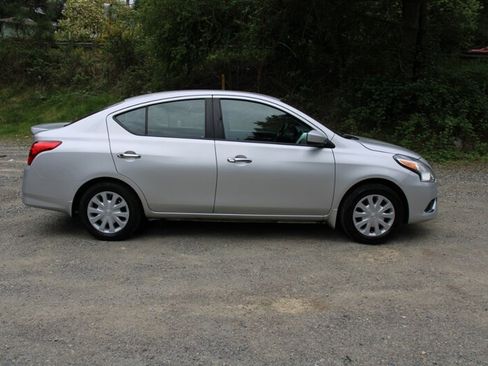 Used 2015 Nissan Versa SV image 11