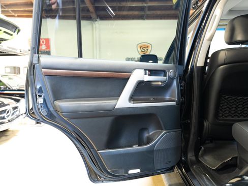 Used 2019 Toyota Land Cruiser image 67