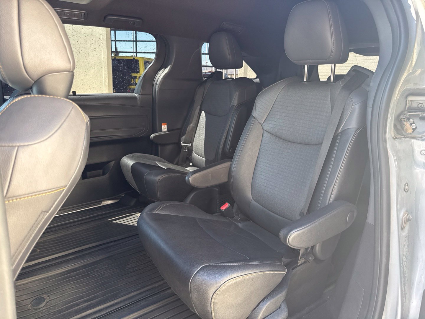Used 2023 Toyota Sienna XLE Woodland Edition AWD/4WD image 15