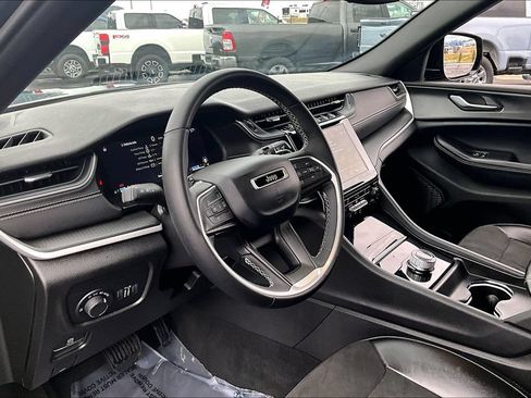 Used 2024 Jeep Grand Cherokee Altitude AWD/4WD image 14