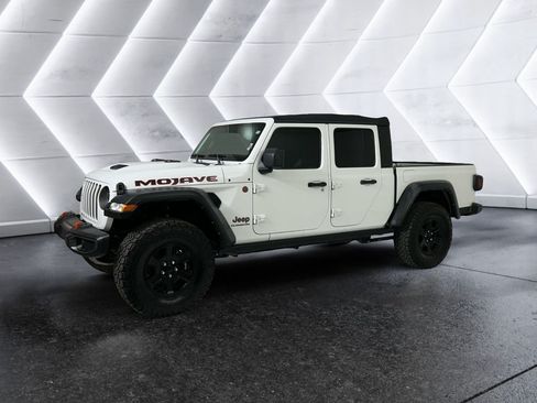 Used 2022 Jeep Gladiator Mojave w/ Trailer Tow Package AWD/4WD image 3