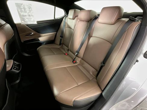 Used 2025 Lexus ES 300h w/ Premium Package image 18