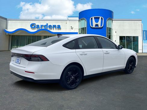 Certified 2025 Honda Accord SE image 6