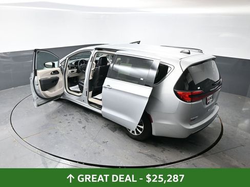 Used 2024 Chrysler Pacifica Limited FWD image 63