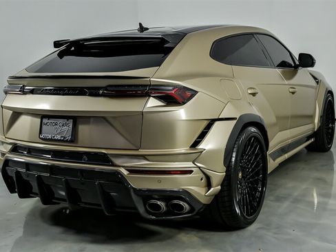 Used 2023 Lamborghini Urus Performante AWD/4WD image 12