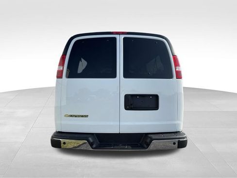 Used 2025 Chevrolet Express 3500 LT w/ LT Preferred Equipment Group RWD image 13