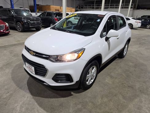 Used 2017 Chevrolet Trax LS AWD/4WD image 2