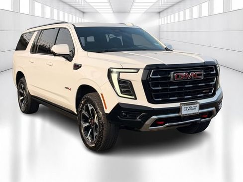 Used 2025 GMC Yukon XL AT4 w/ AT4 Premium Package AWD/4WD image 3