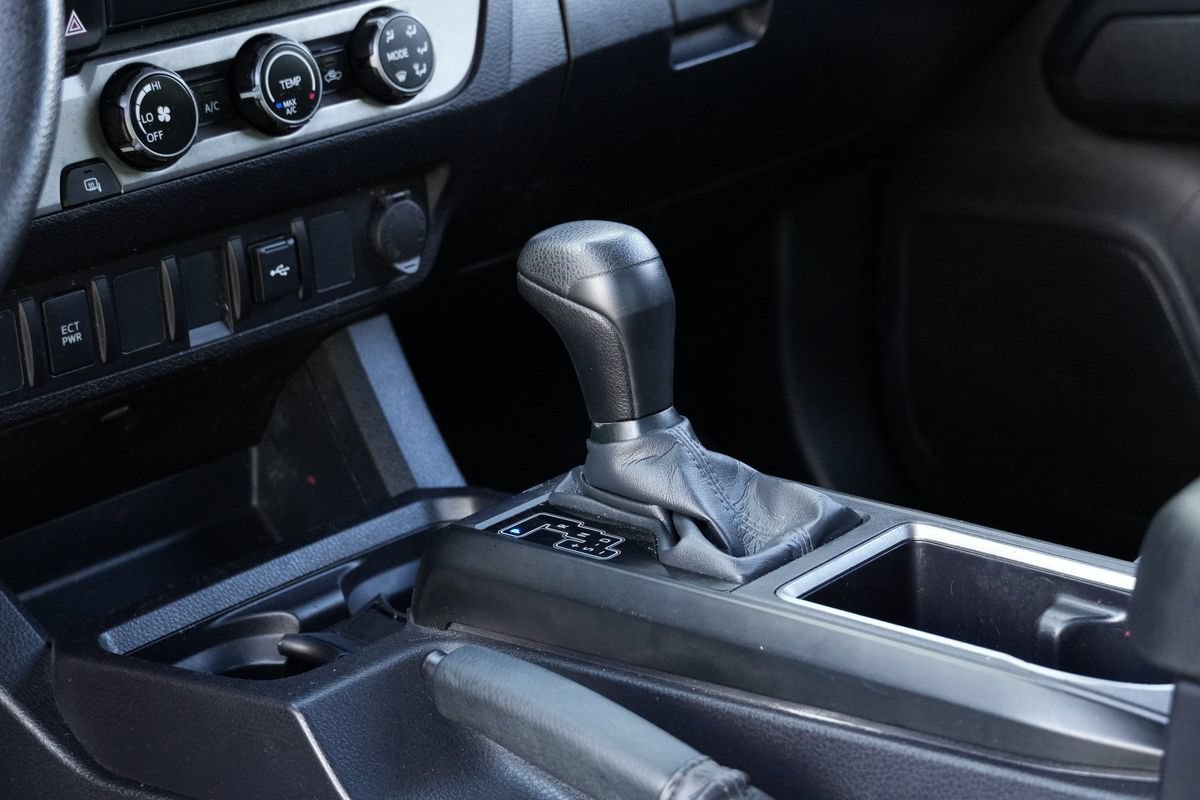 Used 2022 Toyota Tacoma SR RWD image 11