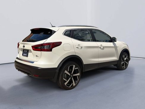 Used 2022 Nissan Rogue Sport SL w/ Premium Package FWD image 3