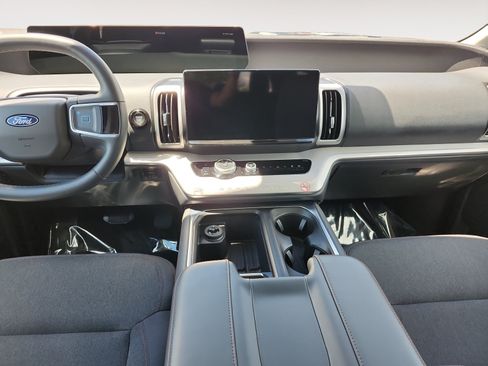 Used 2025 Ford Expedition Active RWD image 11