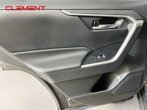 Used 2019 Toyota RAV4 XLE w/ Convenience Package FWD image 29
