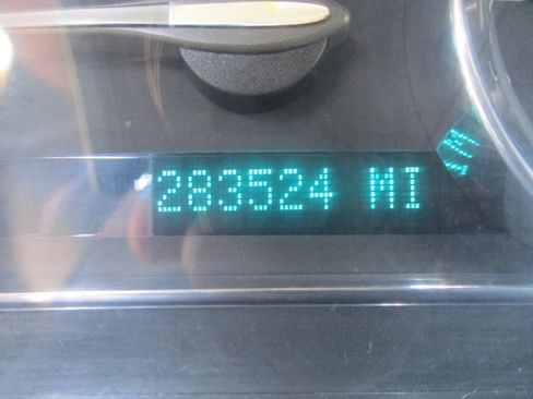 Used 2011 Chevrolet HHR LS image 12