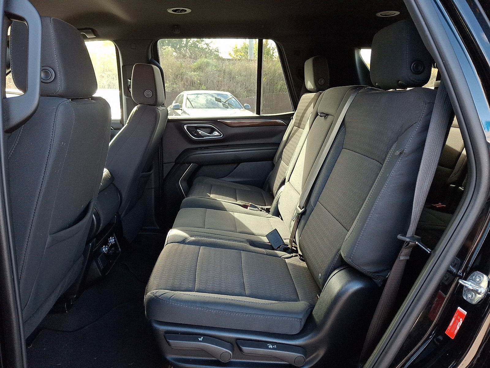 Used 2024 GMC Yukon SLE AWD/4WD image 11