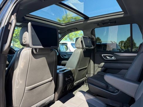 Used 2021 Chevrolet Tahoe RST w/ Luxury Package AWD/4WD image 17