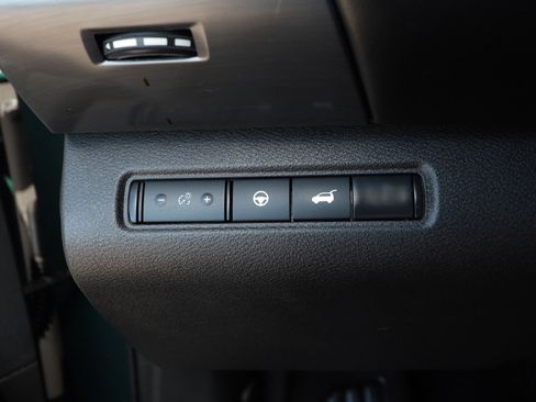 Used 2025 Nissan Pathfinder SL w/ SL Premium Package FWD image 14