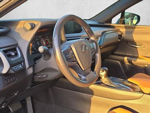 Used 2022 Lexus UX 200 w/ Premium Package FWD image 9