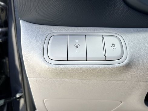 New 2025 Hyundai Venue Limited image 25