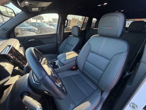 Used 2024 GMC Acadia AT4 w/ Luxury Package image 11