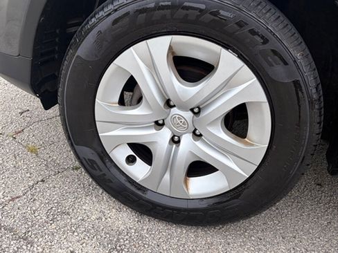 Used 2013 Toyota RAV4 LE FWD image 29