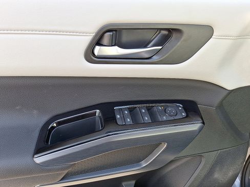 New 2025 Nissan Pathfinder SL image 9