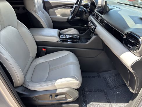 Used 2024 Honda Pilot EX-L image 10