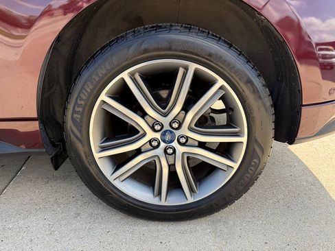 Used 2019 Ford Edge Titanium w/ Equipment Group 301A AWD/4WD image 9