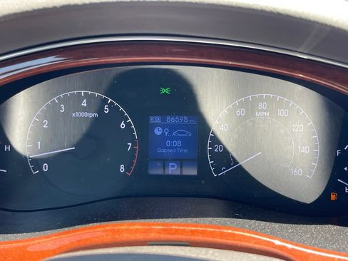 Used 2014 Hyundai Genesis 3.8 RWD image 10