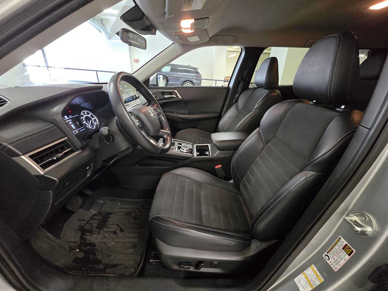 Used 2024 Mitsubishi Outlander SE AWD/4WD image 19